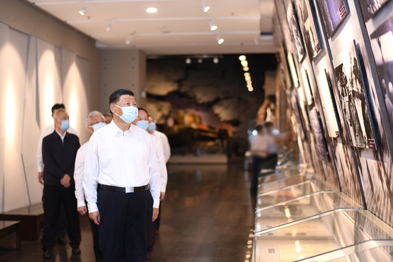 2022年8月16日至17日，中共中央總書記、國家主席、中央軍委主席習(xí)近平在遼寧考察。這是16日下午，習(xí)近平在錦州市考察遼沈戰(zhàn)役紀(jì)念館。 新華社記者 燕雁 攝