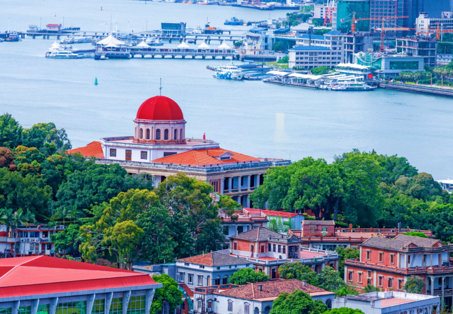 鼓浪嶼素有“萬國建筑博物館”的美譽(yù)，八卦樓作為全國重點(diǎn)文物保護(hù)單位，是鼓浪嶼世界文化遺產(chǎn)核心要素之一。楊勁堅(jiān) 攝