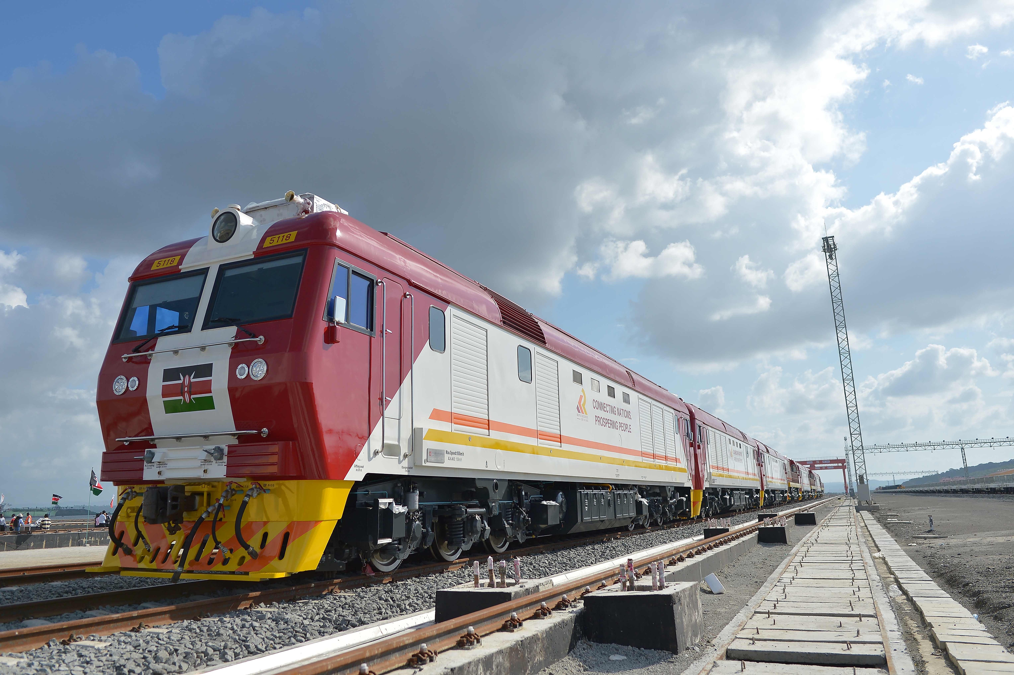 當(dāng)?shù)貢r(shí)間2017年5月30日，肯尼亞蒙巴薩，連接肯尼亞港口城市蒙巴薩和首都內(nèi)羅畢的蒙內(nèi)鐵路正式竣工通車。